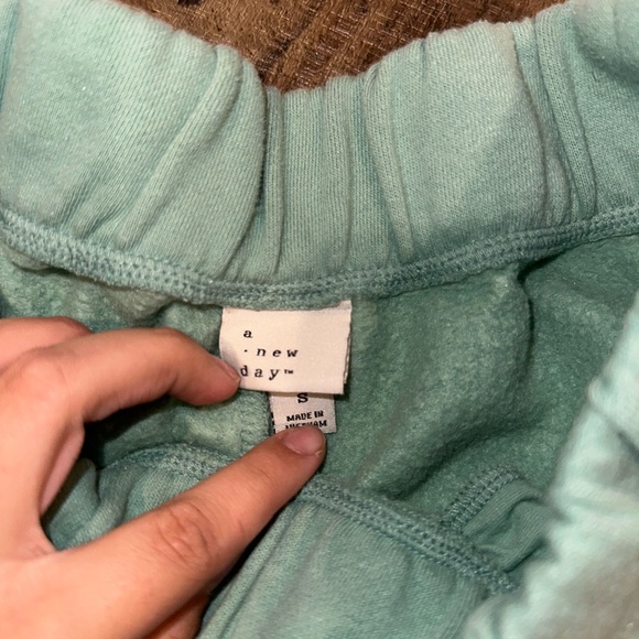 LIGHT mint green sweat pants! Great condition - Picture 2 of 4